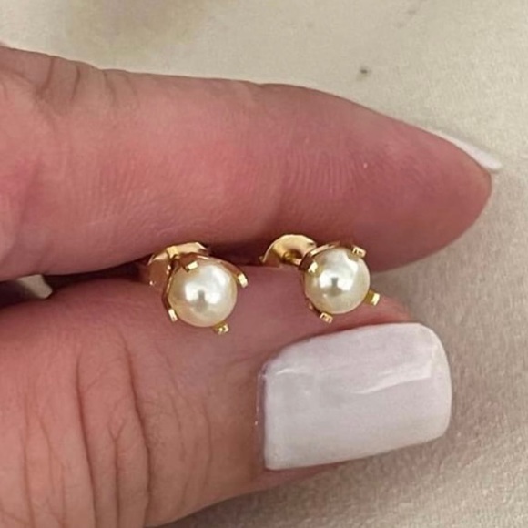 18k Gold Filled Kids Pearl Stud Earrings 5MM ✨ - Picture 1 of 3